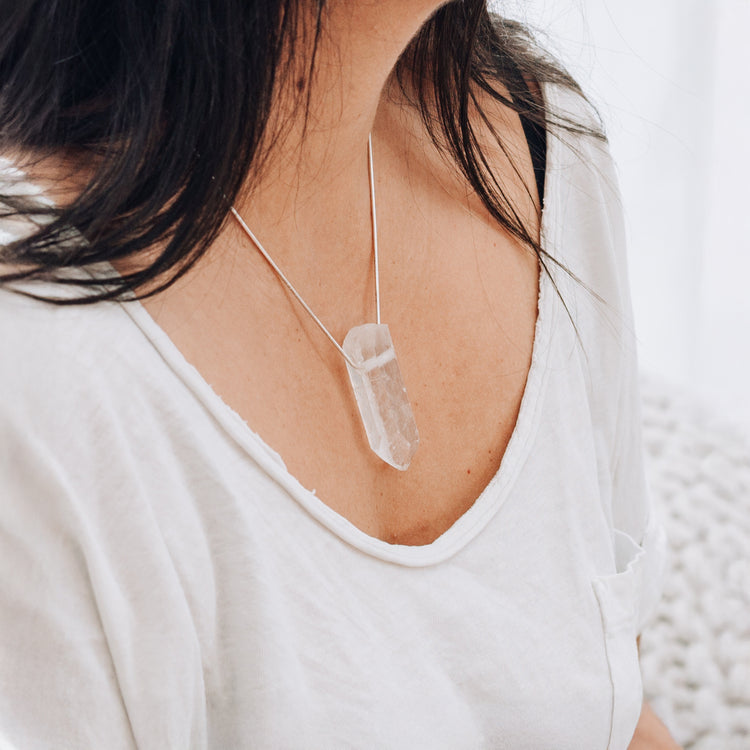 Rock crystal point rough stone pendant