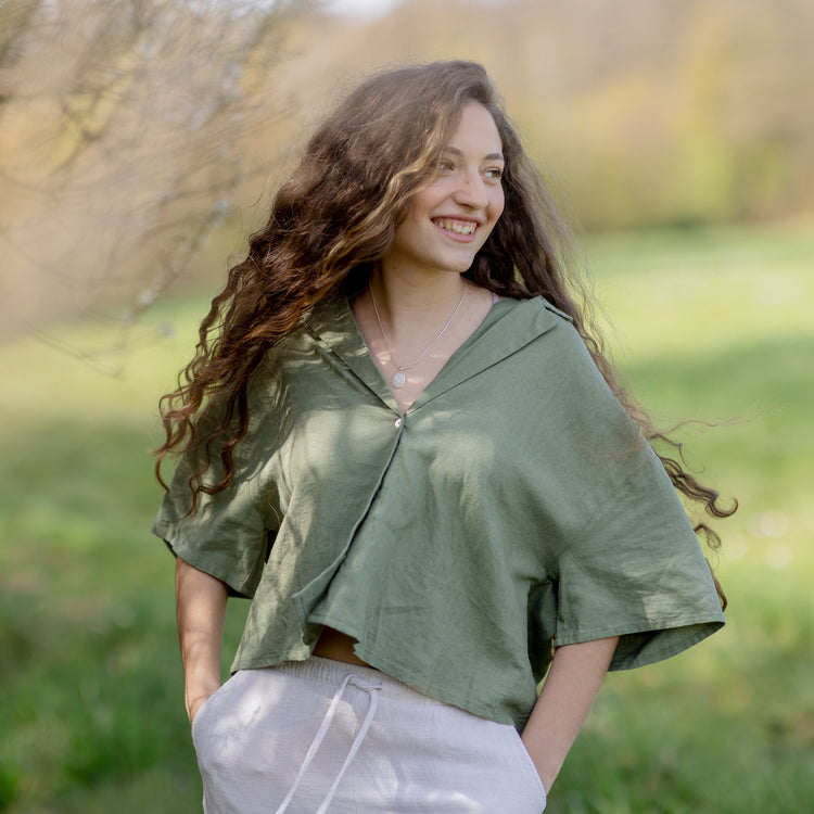 Rainbow moonstone pendant (oval) set in silver