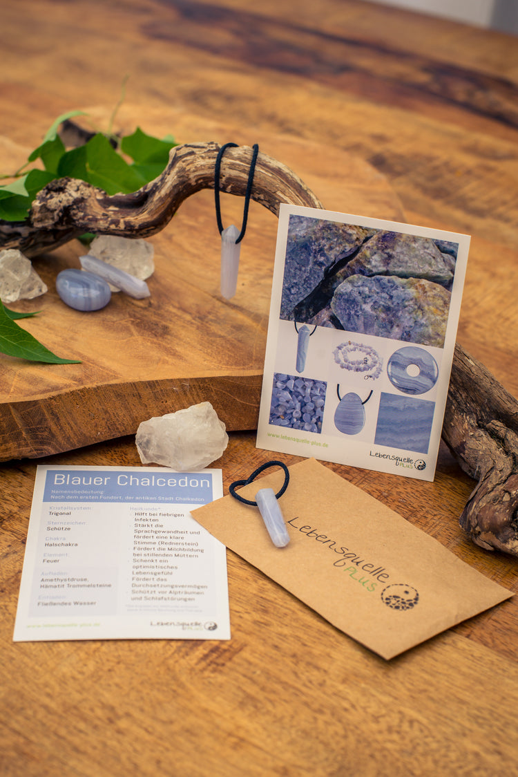 Chalcedon, blau Spitze gebohrt