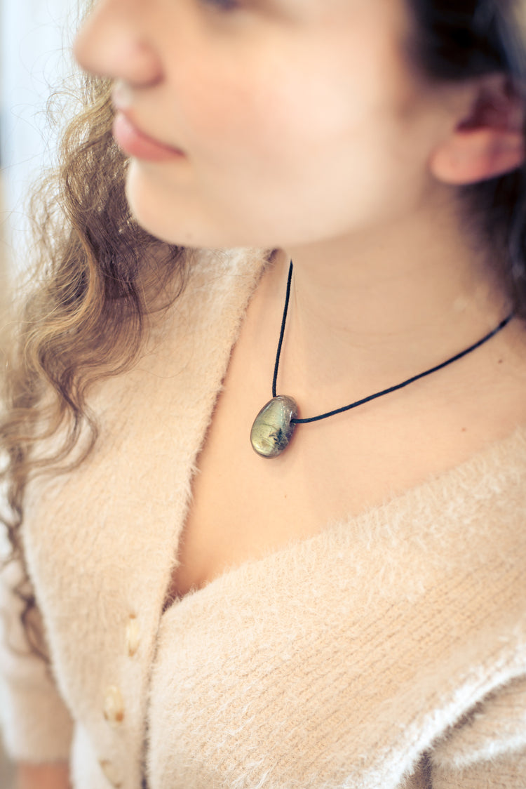 Labradorite drop pendant