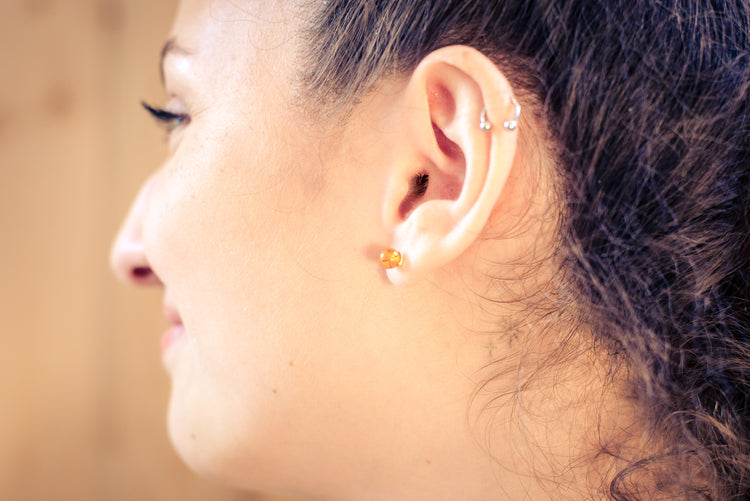 Amber stud earrings 6 mm | 925 silver