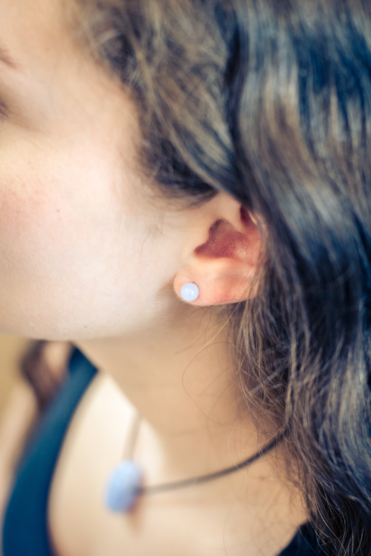 Blue chalcedony stud earrings, 6 mm, 925 silver