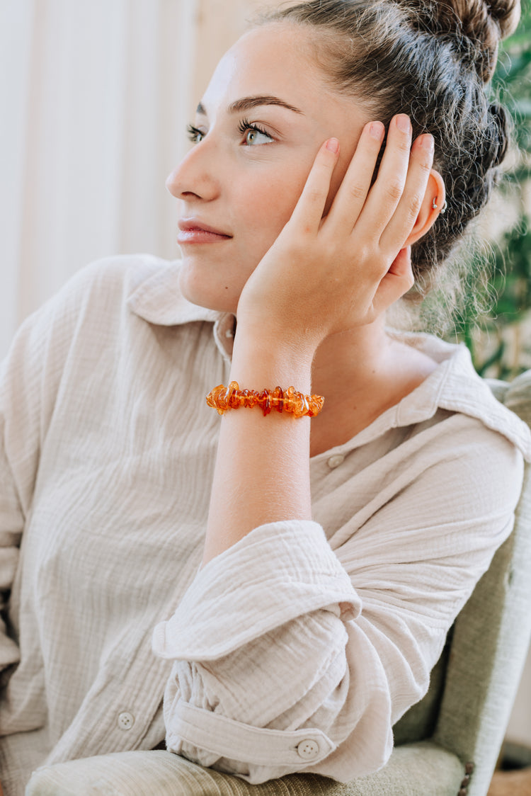 Amber chip bracelet (honey colored)