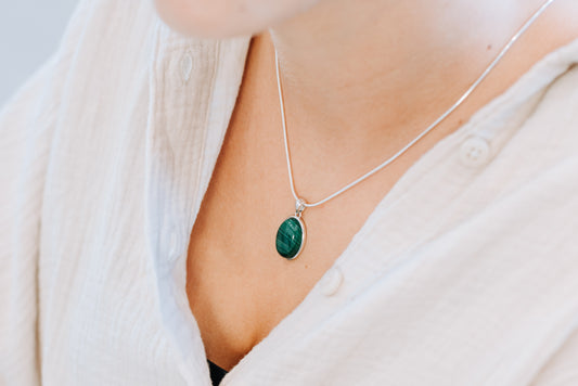 Malachite pendant (oval) set in silver