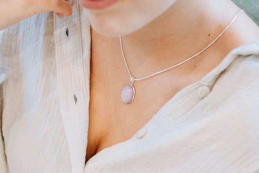 Kunzite pendant (oval) set in silver