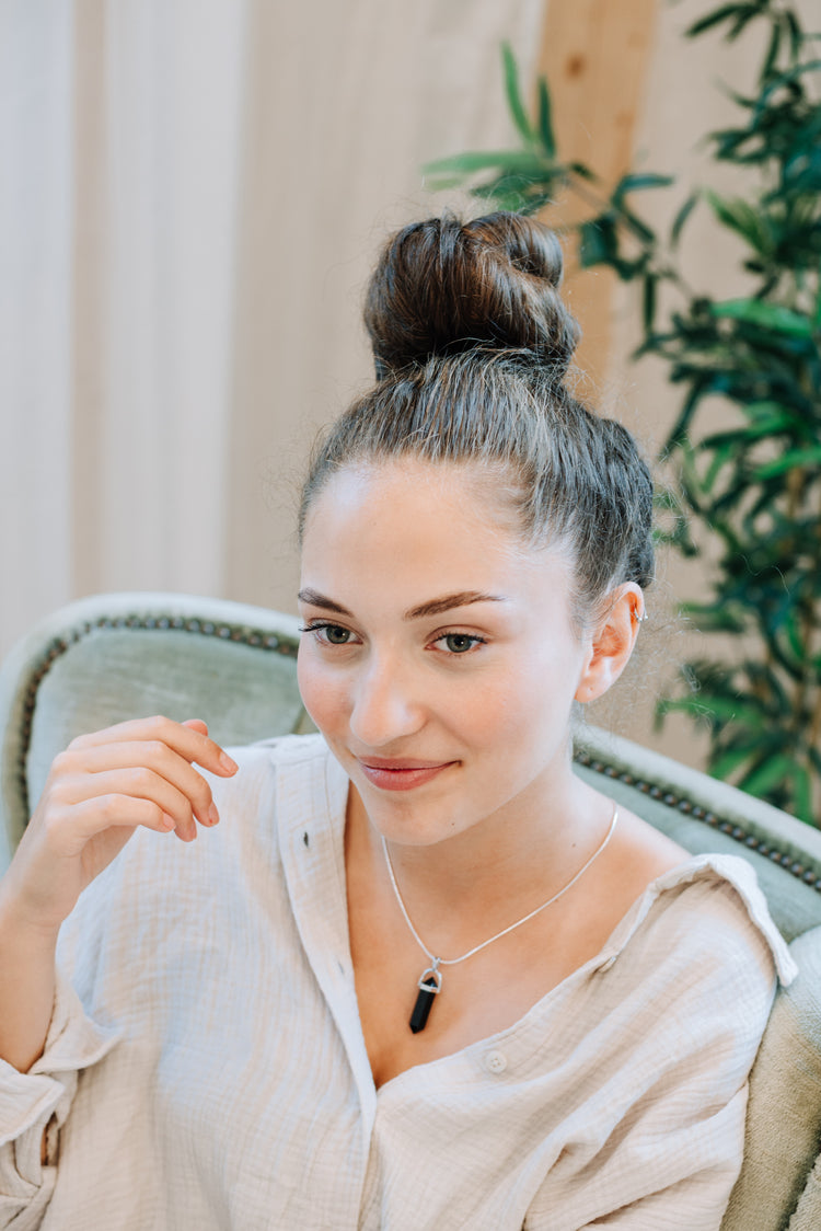 Turmalin/Schörl | Doppelspitze, gefasst | silberfarbene Öse