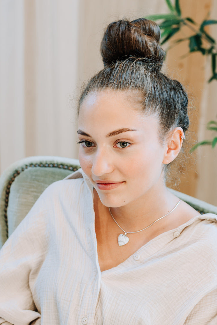 Magnesite heart pendant | 2x2 cm