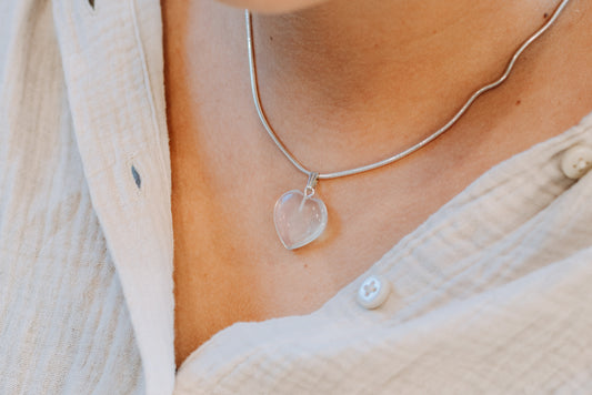 Opal glass heart pendant | 2x2 cm