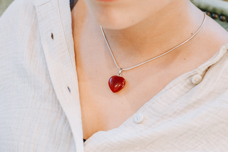 Carnelian heart pendant | 2x2 cm