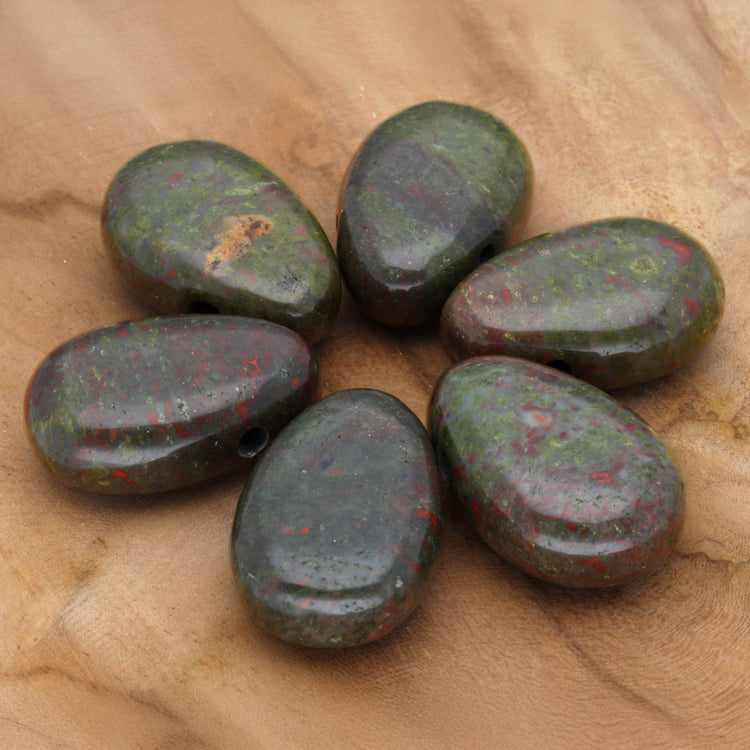 Drachenblut Jaspis Tropfenanhänger