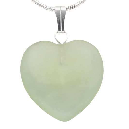 Chinese jade heart pendant | 2x2 cm