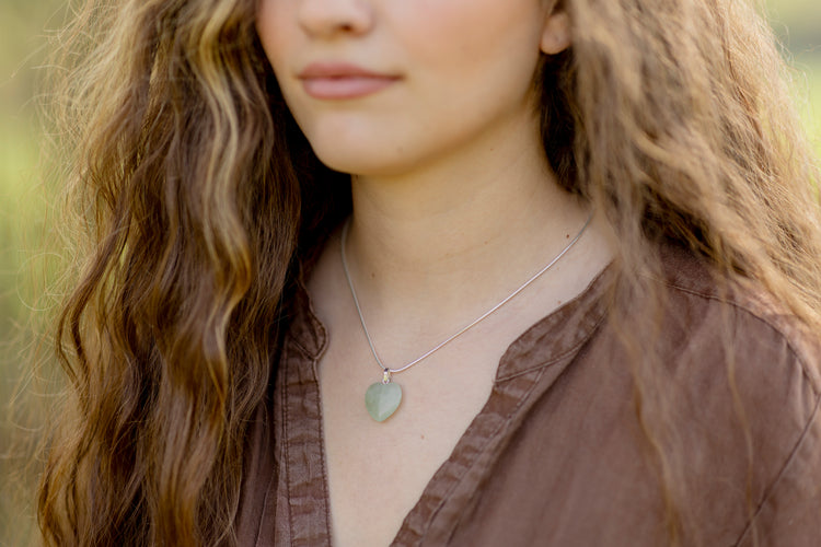 Chinese jade heart pendant | 2x2 cm