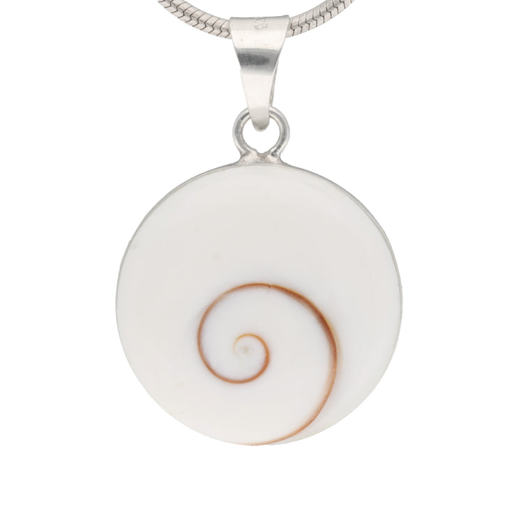 Operculum pendant with tree of life | Ø 1.8 cm | In silver setting