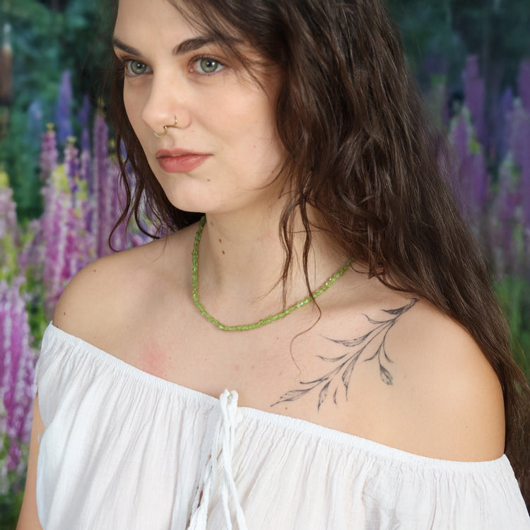 Peridot chip necklace | 45+5 cm extension with clasp