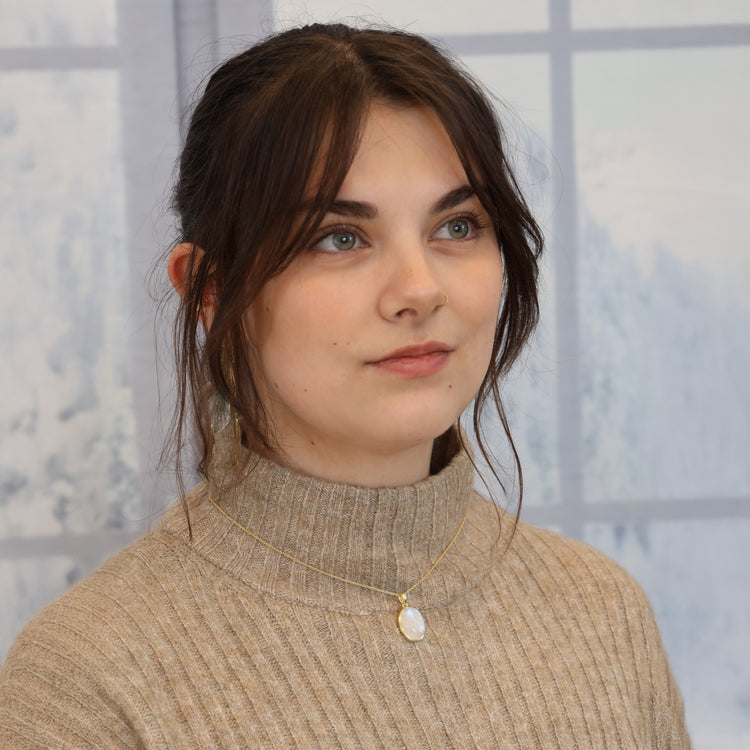 Regenbogen- Mondstein Anhänger (oval) in vergoldetem Silber gefasst