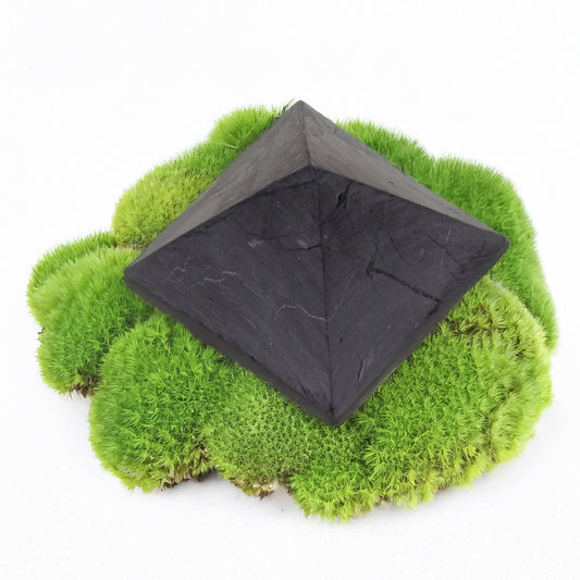 Shungite pyramid 6x6 cm