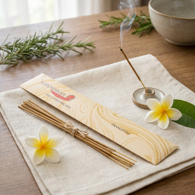 Auroshikha Räucherstäbchen – Frangipani — Tragebild