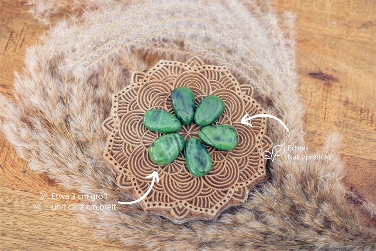 Jade (nephrite) drop pendant