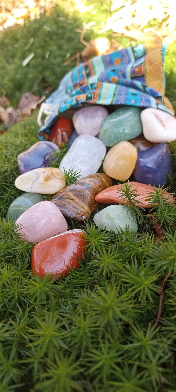 Colorful tumbled stone mix | With colorful bag | Size M