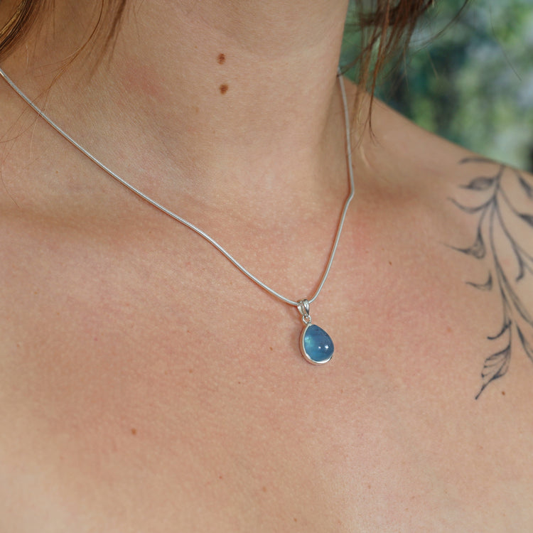 Aquamarine drop-shaped pendant | Set in silver