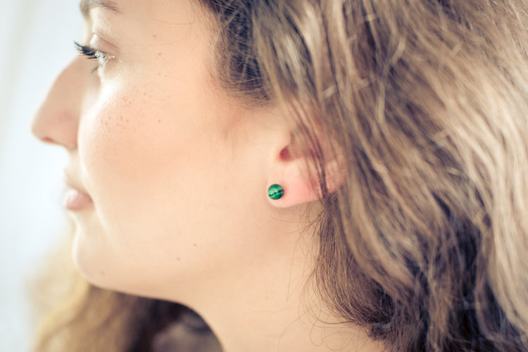 Malachite stud earrings 6 mm | 925 silver