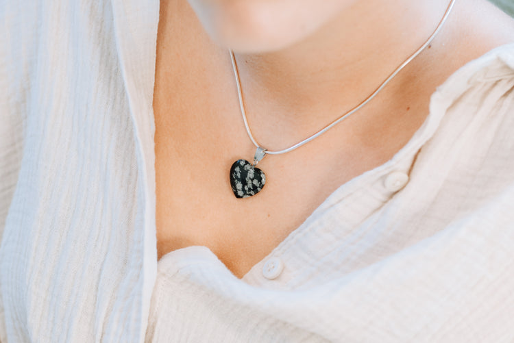 Snowflake obsidian heart pendant | 2x2 cm
