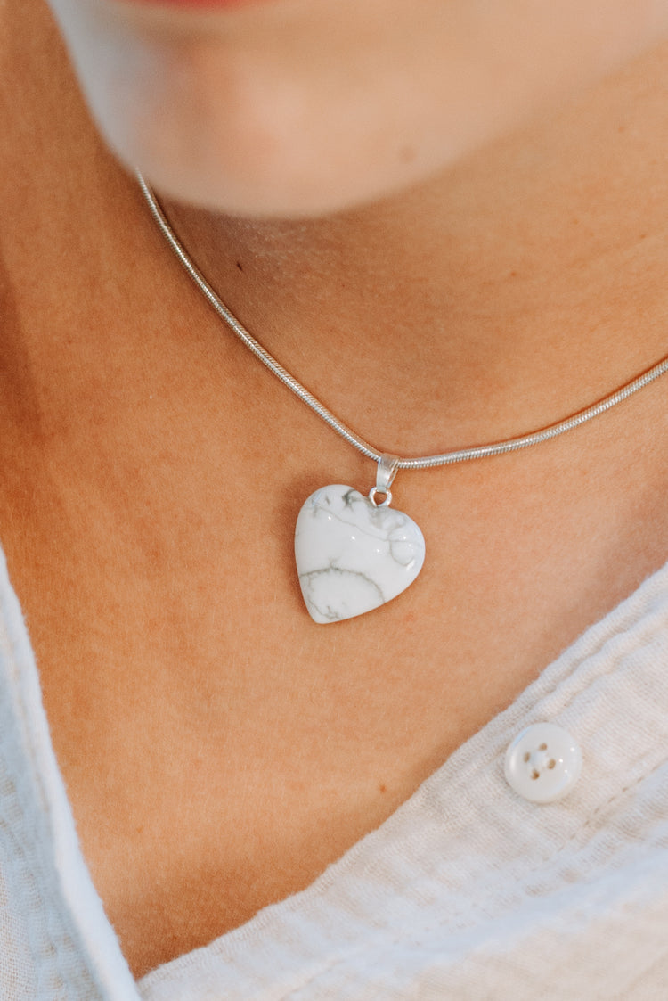 Magnesite heart pendant | 2x2 cm