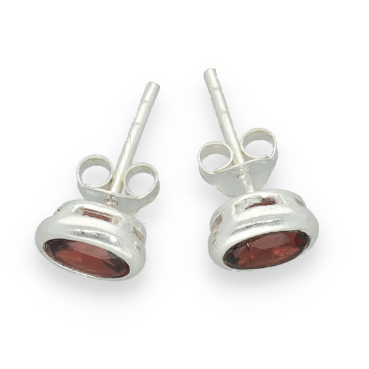 Faceted garnet earrings | Oval pearl 6x4 mm | 925 silver