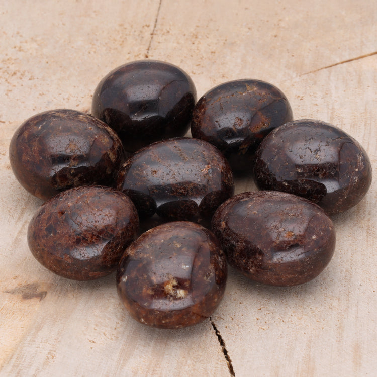 Garnet tumbled stone