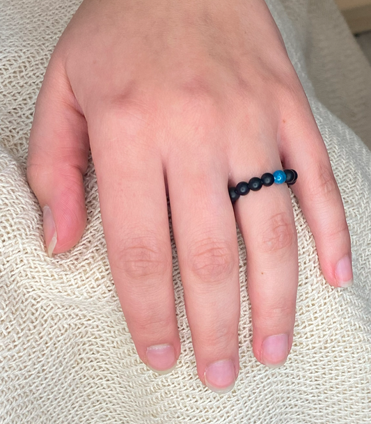 Onyx, matte + apatite | elastic ball ring