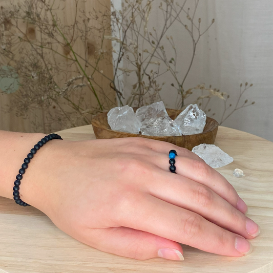 Onyx, matte + apatite | elastic ball ring
