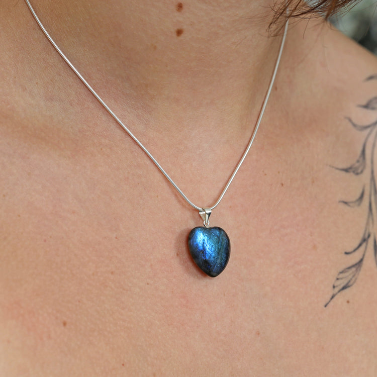 Labradorite heart pendant | 2x2 cm + 925 silver eyelet
