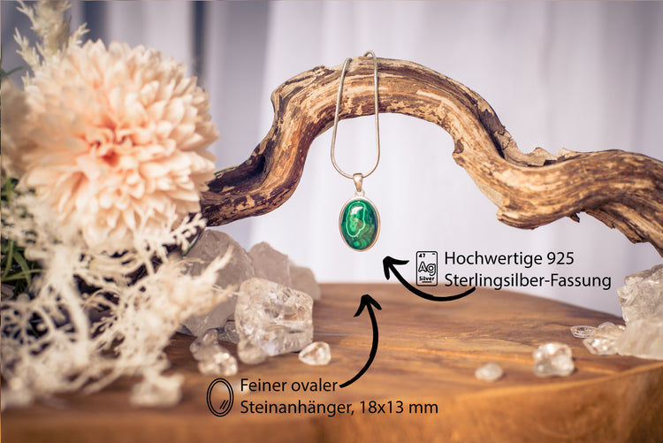 Malachite pendant (oval) set in silver