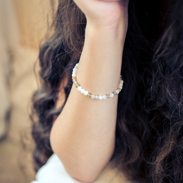 Moonstone mini ball bracelet | 4 mm