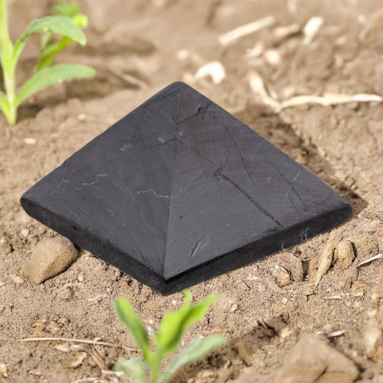 Shungite pyramid 3x3 cm