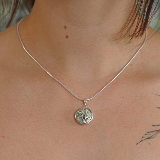Operculum pendant with tree of life | Ø 1.8 cm | In silver setting