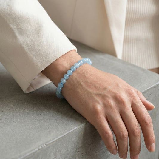 Aquamarin Kugelarmband | 6 mm — Lifestyle-Tragebild