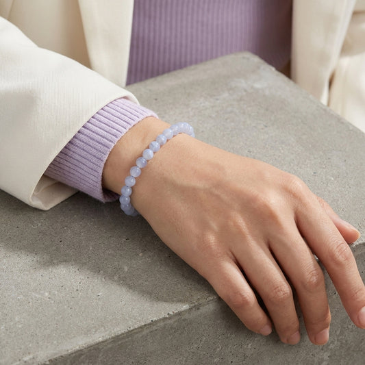 Chalcedon, blau Kugelarmband | 6 mm — Lifestyle-Tragebild